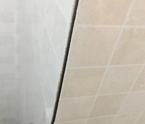 宝塔瓷砖空鼓维修公司分享阳台瓷砖脱落的修复过程可以分为以下几个步骤