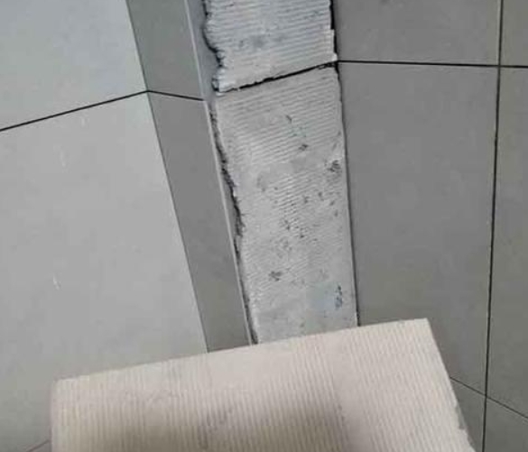 宝塔瓷砖空鼓维修公司分享下厨房瓷砖脱落的补救措施。